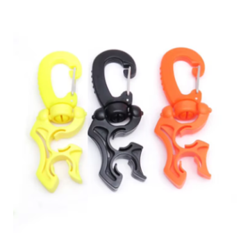 Attache pour tuyau basse pression pour veste